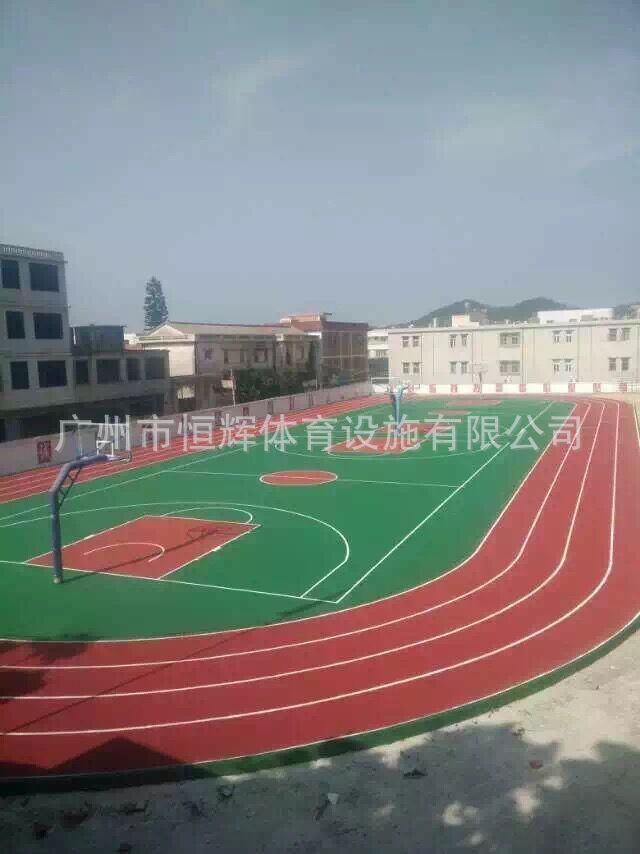 广州硅PU球场厂家的汕头雷岭中塑胶球场完工